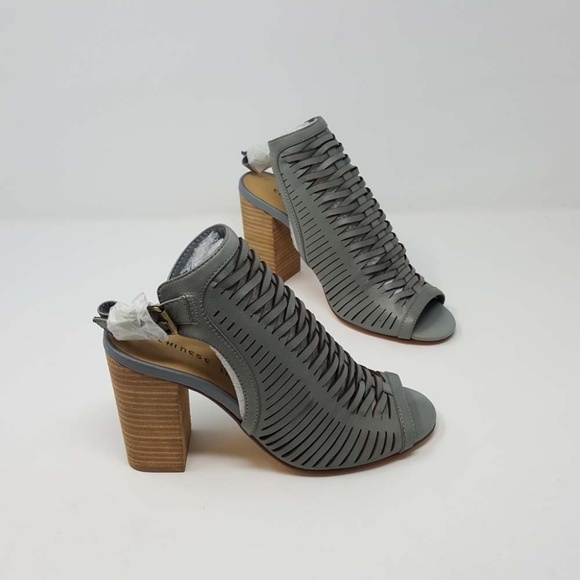 Chinese Laundry Woven Gray Sandals - Picture 3 of 5